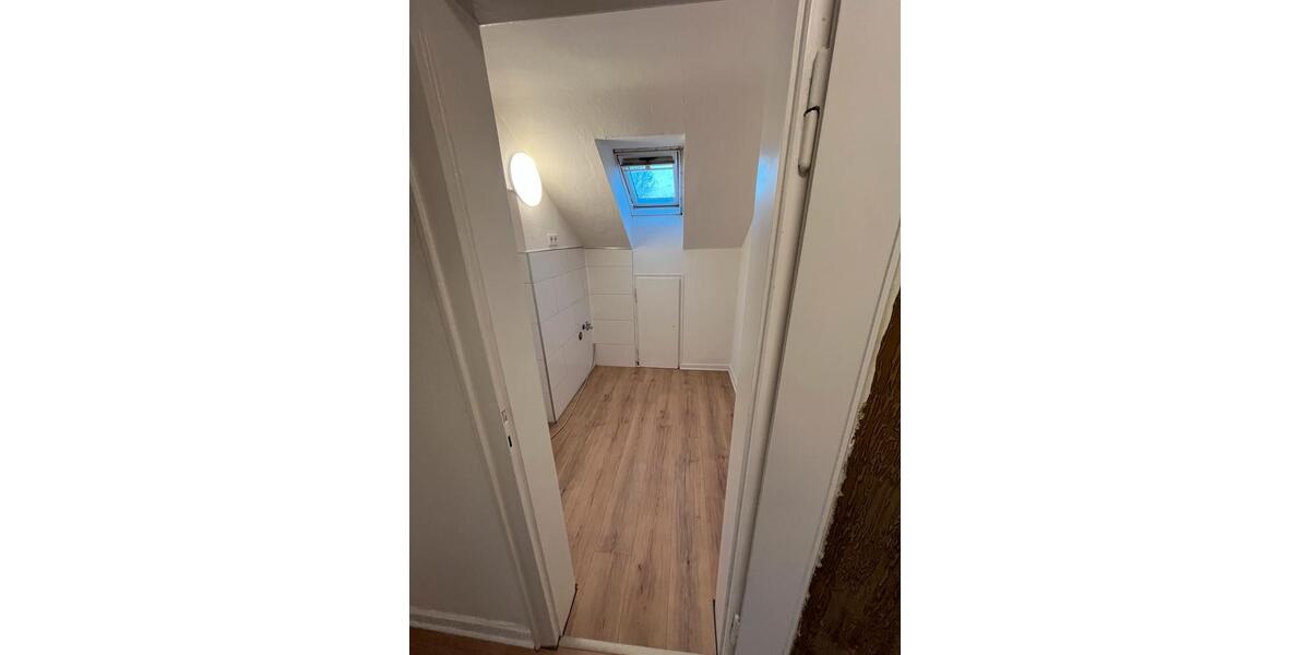 Dachgeschoßwohnung Bonn Tannenbusch - 2 Zimmer, 40 m&sup2;, 650&euro; | Angebot:26135839
