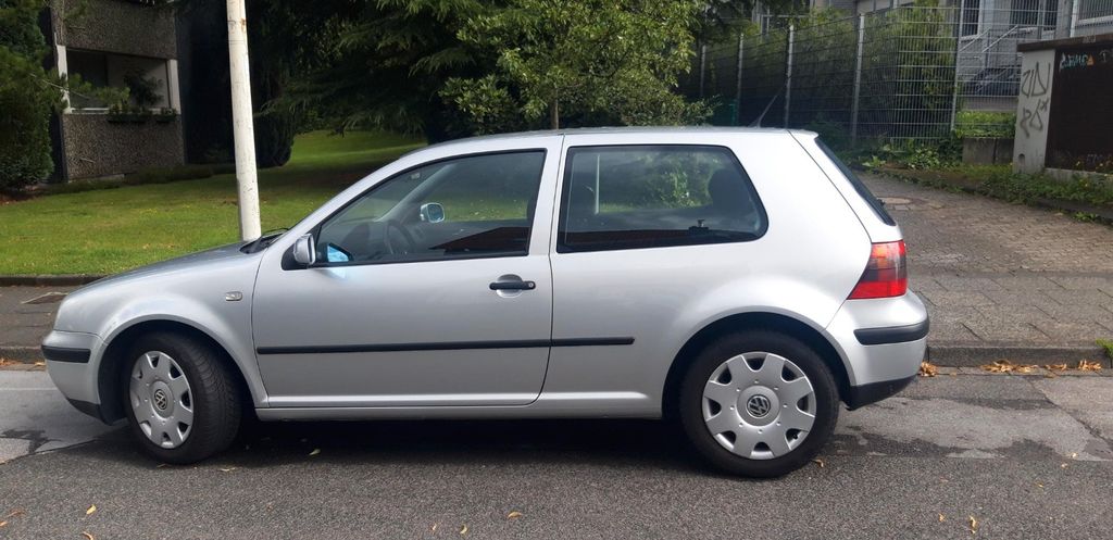 VW Golf 124.000 km 3.300 &euro; Solingen 42651
