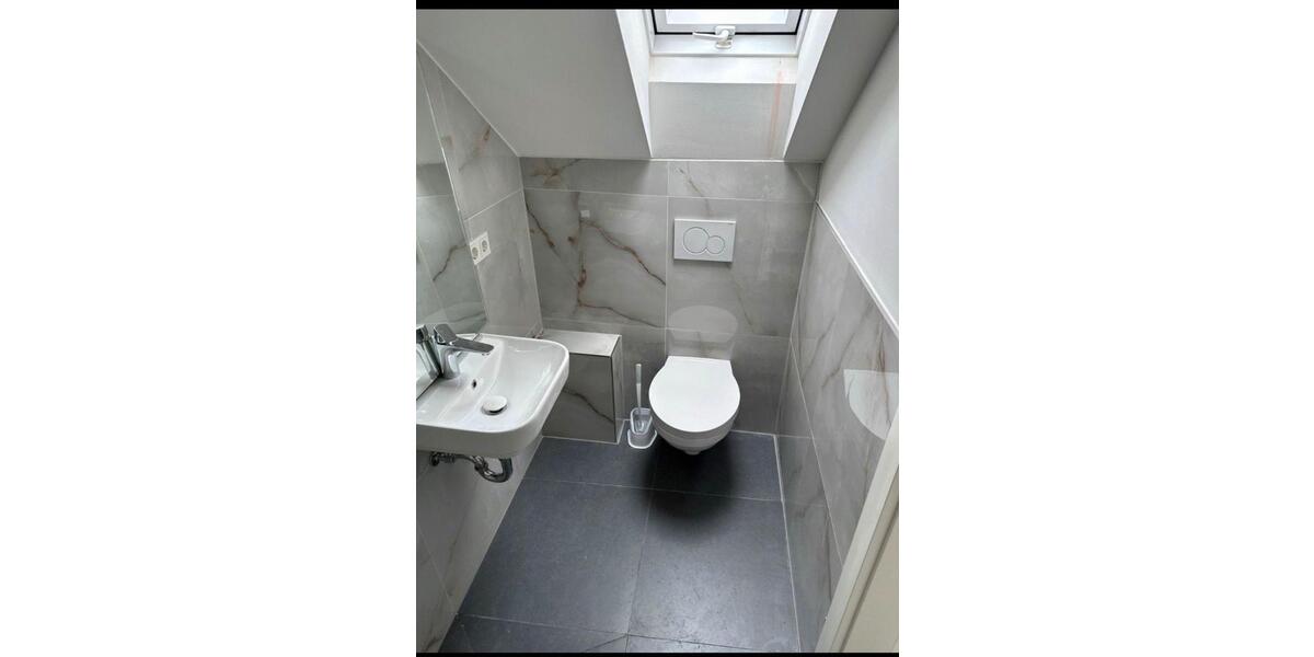 Dachgeschoßwohnung Bonn Poppelsdorf - 1 Zimmer, 37 m&sup2;, 880&euro; | Angebot:25416048