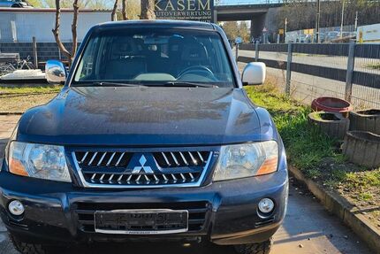 Mitsubishi Pajero 318.000 km 4.900 &euro; Bonn 53227