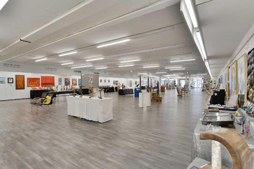 Erkrather Fußgängerzone: Große Ladenfläche inklusive Lager zimmer