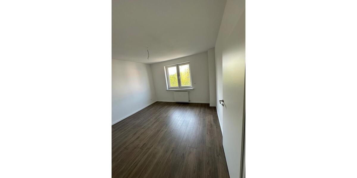 Etagenwohnung Solingen - 4 Zimmer, 100 m&sup2;, 1.000&euro; | Angebot:26265943