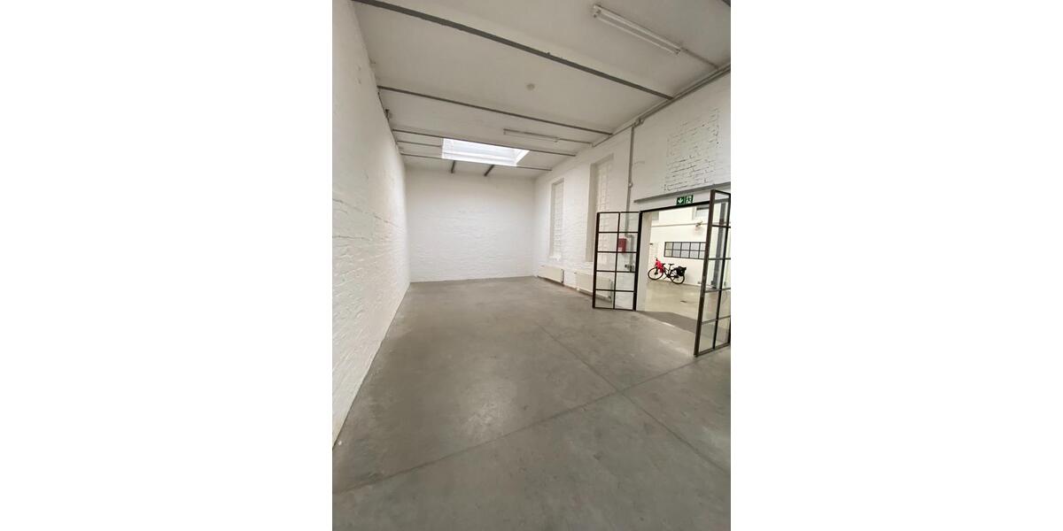 Besondere Ausstellungsfläche oder Lagerfläche in alter Glasmacher zimmer