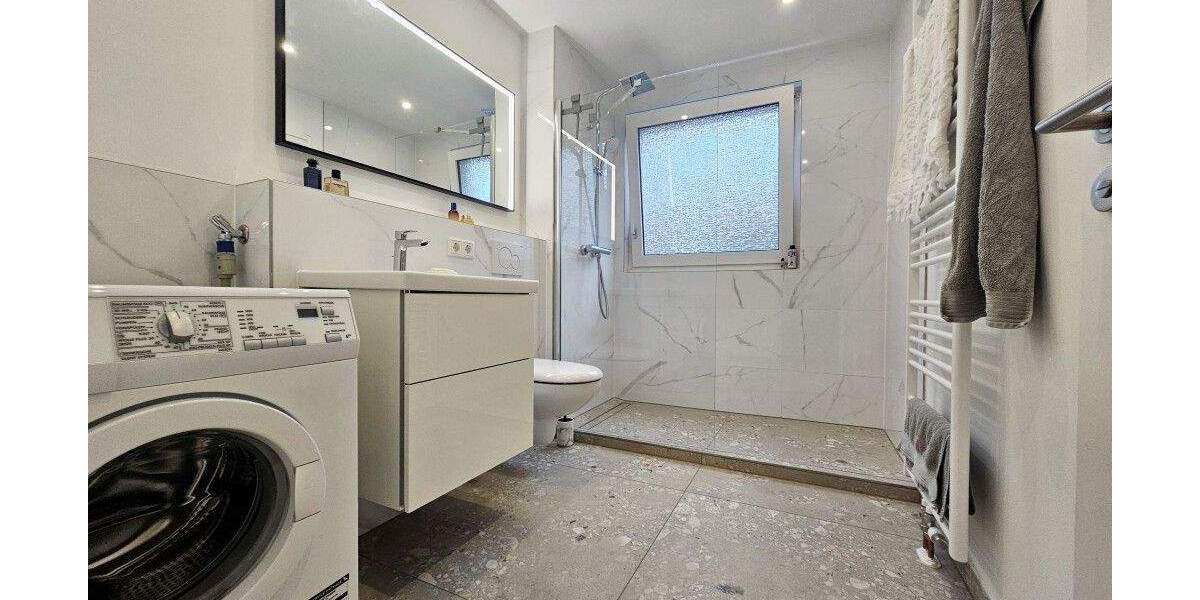 Wohnen in Köln – Mit Aufzug, zwei Balkonen und neuem Bad – Grünlage Junkersdorf 2 zimmer