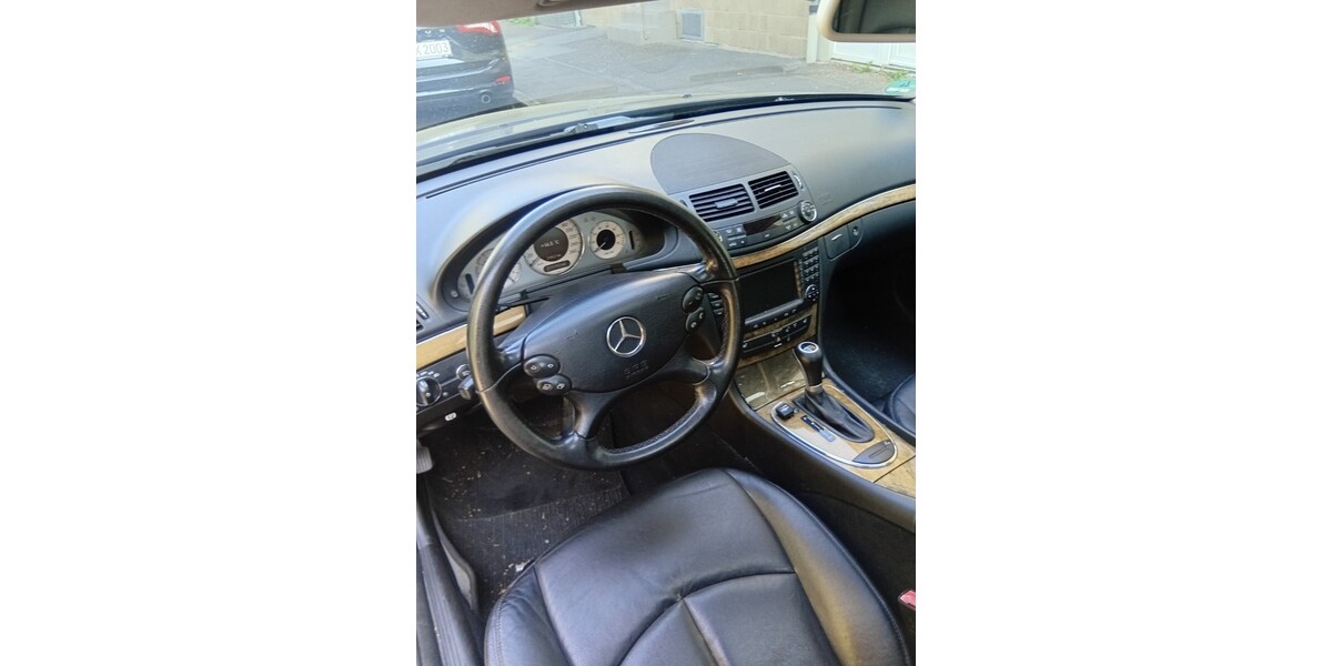 Mercedes-Benz E 280 Combi 4 Matic 271.788 km 3.400 € Köln 50667