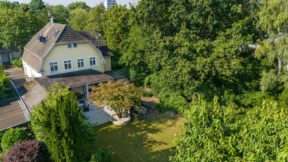 Einfamilienhaus Köln / Lövenich Lövenich - 8 Zimmer, 300 m&sup2;, 1.990.000&euro; | Angebot:24111913