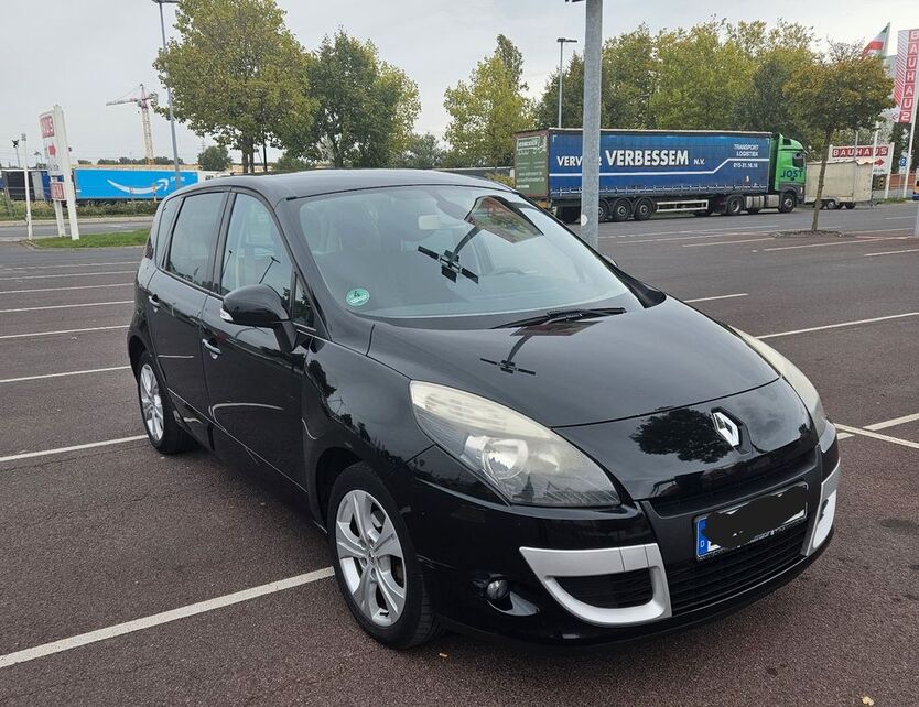 Renault Scenic 198.116 km 3.100 € Düsseldorf 40599