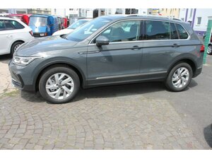 VW Tiguan 2,0 TDi 4-Mo DSG Navi AHK SOFORT !! 30 km 43.300 € Bonn 53225