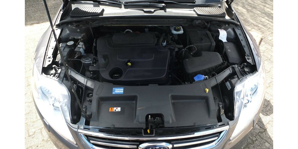 Ford Mondeo 2.0TDCi WM26: NAVI XENON PDC AHK BLUETOOTH 143.215 km 8.908 &euro; Köln 50858