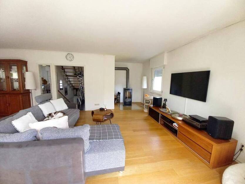 CITYHOUSE: Freistehendes Einfamilienhaus mit Traumgarten, Wintergarten, Kamin, Sauna und Garage