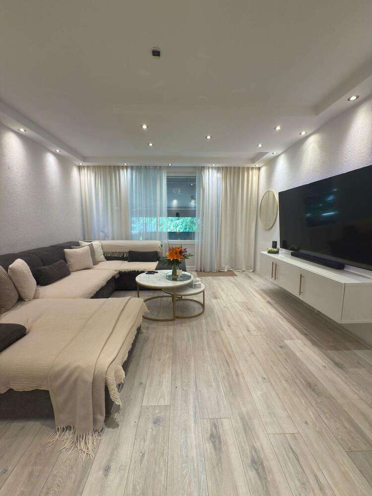 Wohnung zum Kaufen in Köln-Hohlweide 400.000 € 90 m²