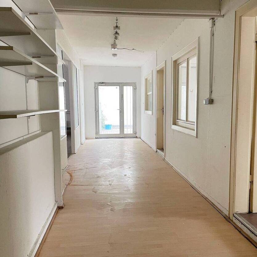 HalleKreativfläche mit Büro und Lagerkeller, Hintergebäude, LieferzufahrtTor, provisionsfrei