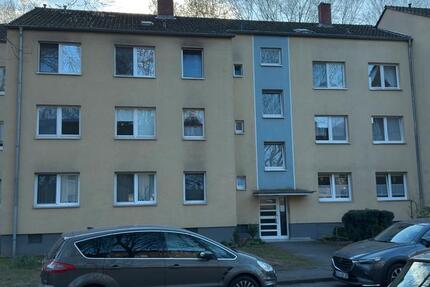 4-Zimmer-Wohnung mit ausbaufähigem Dachgeschoss in Köln-Holweide
