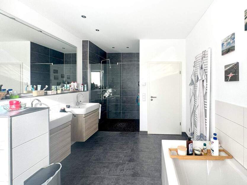 Modernes, neuw. Wohnhaus in Niederkassel - Doppelgarage und schönem Garten - geringe Heizkosten! 4 zimmer