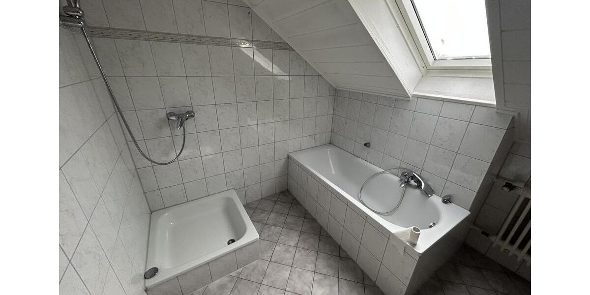 Schöne DG Wohnung im Herzen von Langenfeld 2 zimmer