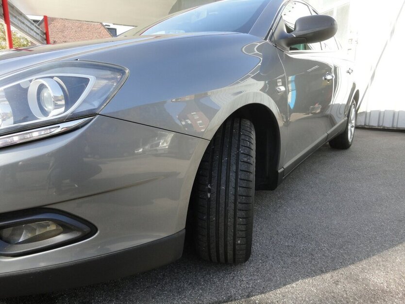 Lancia Delta Oro 1,9d 140 KW 2.Hd Klimatr+Navi+LederPDC 167.000 km 4.950 € Neuss 41462