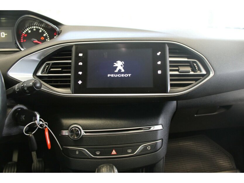 Peugeot 308 1.2 PureTech 110 Active - AHK - 71.312 km 9.980 € Euskirchen 53881