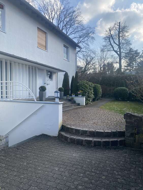 Haus zum Mieten in Sankt Augustin 1.550 € 140 m²