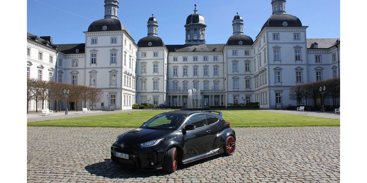 Toyota Yaris 28.000 km 37.900 &euro; Bergisch Gladbach 51429
