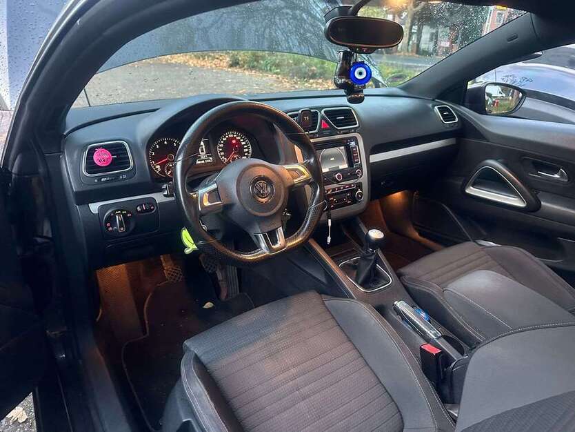 VW Scirocco 288.343 km 4.750 € Köln 51107