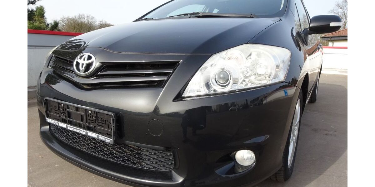 Toyota Auris 76.000 km 6.990 &euro; Solingen 42719