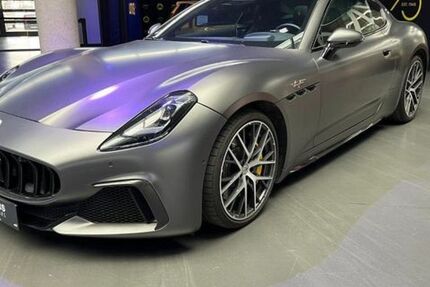 Maserati Granturismo 18.300 km 164.980 € Köln 50829