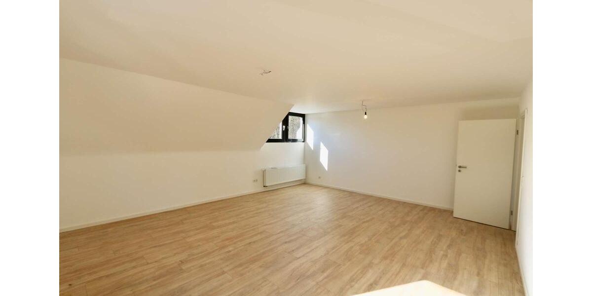 Dachgeschoßwohnung Overath - 3 Zimmer, 90 m&sup2;, 855&euro; | Angebot:25506990