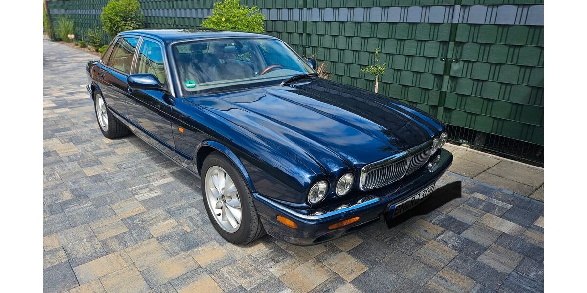Jaguar XJ 188.000 km 10.700 € BONN 53127
