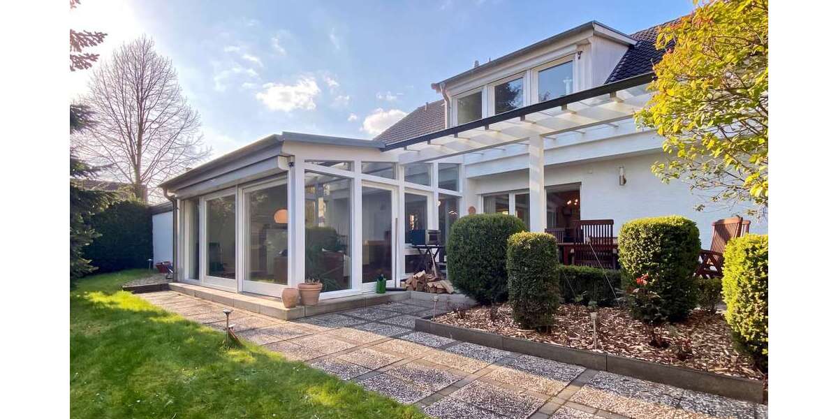 Einfamilienhaus Hennef (Sieg) - 8 Zimmer, 225 m&sup2;, 3.200&euro; | Angebot:27679975