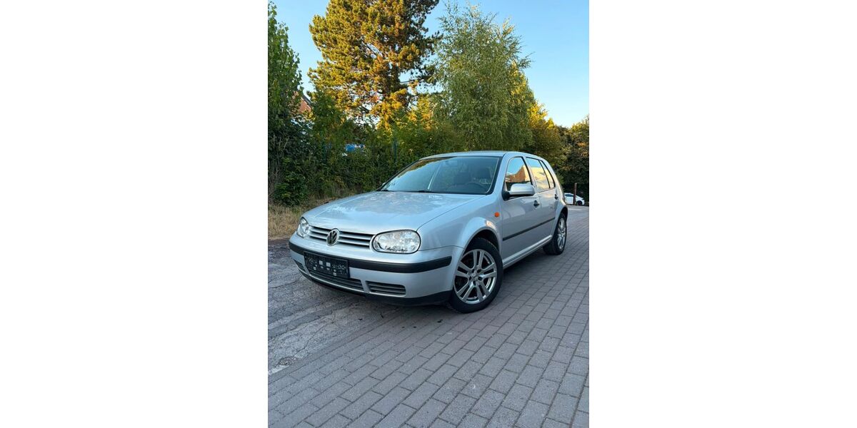 VW Golf 220.000 km 2.500 &euro; Solingen 42657