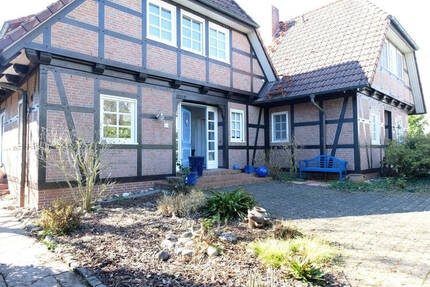 luxuriöses Fachwerk-Mehrgenerationenhaus oder Doppelhaus in Rösrath mit großzügigem Grundstück- weitere Bebauung denkbar!