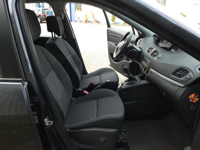 Renault Scenic TOM TOM EDITION 1.HAND KLIMA NAVI 71.039 km 7.408 € Köln 50858