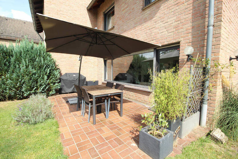 Weilerswist! Sonnenhelle, moderne Doppelhaushälfte mit großem Südgarten und Garage + zwei Stellplätze in ruhiger Lage! (LK 4737)