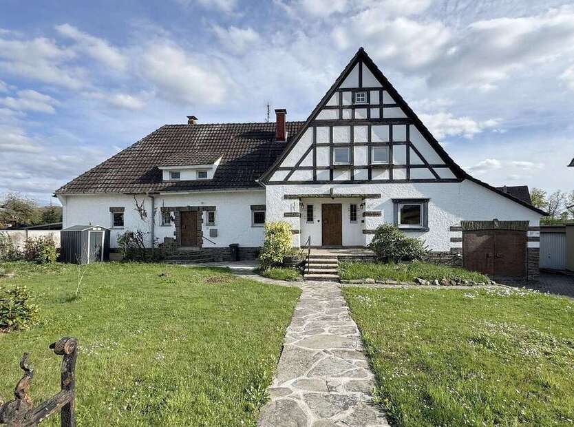 Haus zum Kaufen in Odenthal 559.000 € 233 m² 8 zimmer
