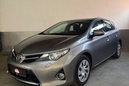 Toyota Auris 108.700 km 9.000 &euro; Solingen 42697