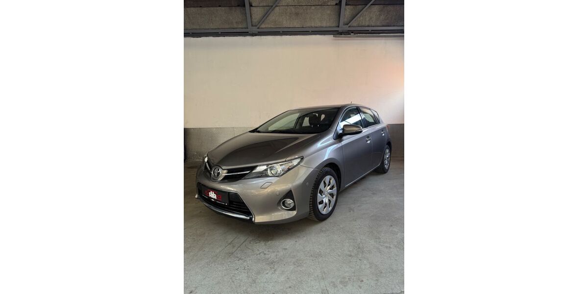 Toyota Auris 108.700 km 9.000 &euro; Solingen 42697
