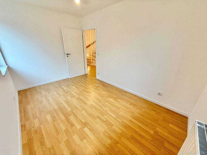 **Lichtdurchflutetes Familiendomizil in begehrter Lage von Kaiserswerth**PROVISIONSFREI**