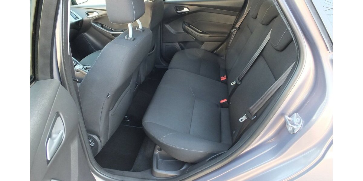 Ford Focus KLIMAUTOMATIK PARKPILOT 4-TÜRIG 118.919 km 6.998 € Köln 50858