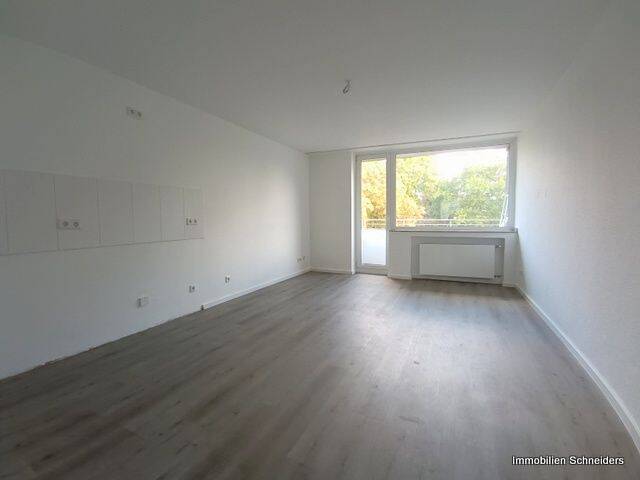 Düsseldorf-Oberbilk, Heerstraße 27 - Komplett sanierte Wohnung mit 2 Balkonen + Küchenzeile ab Oktober zu mieten !!