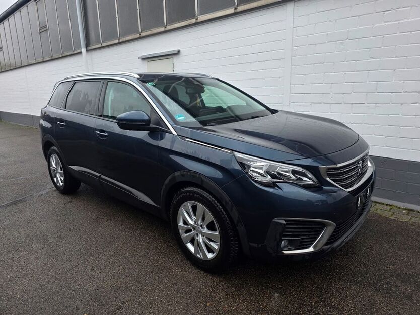 Peugeot 5008 211.000 km 11.650 € Köln 51149