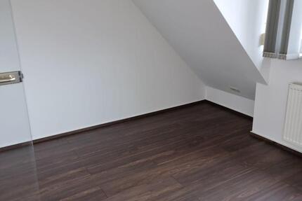 Gemütliche Dachgeschoßwohnung in Köln-Wahn zu vermieten