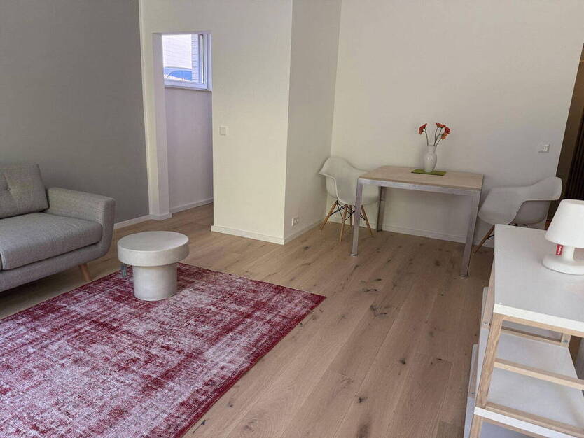 Möblierte EinraumWohnung in exklusiver Wohnlage am Rhein in Wittlaer