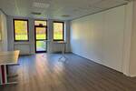 Gewerbeimmobilie Büros & ebenerdige Halle zimmer