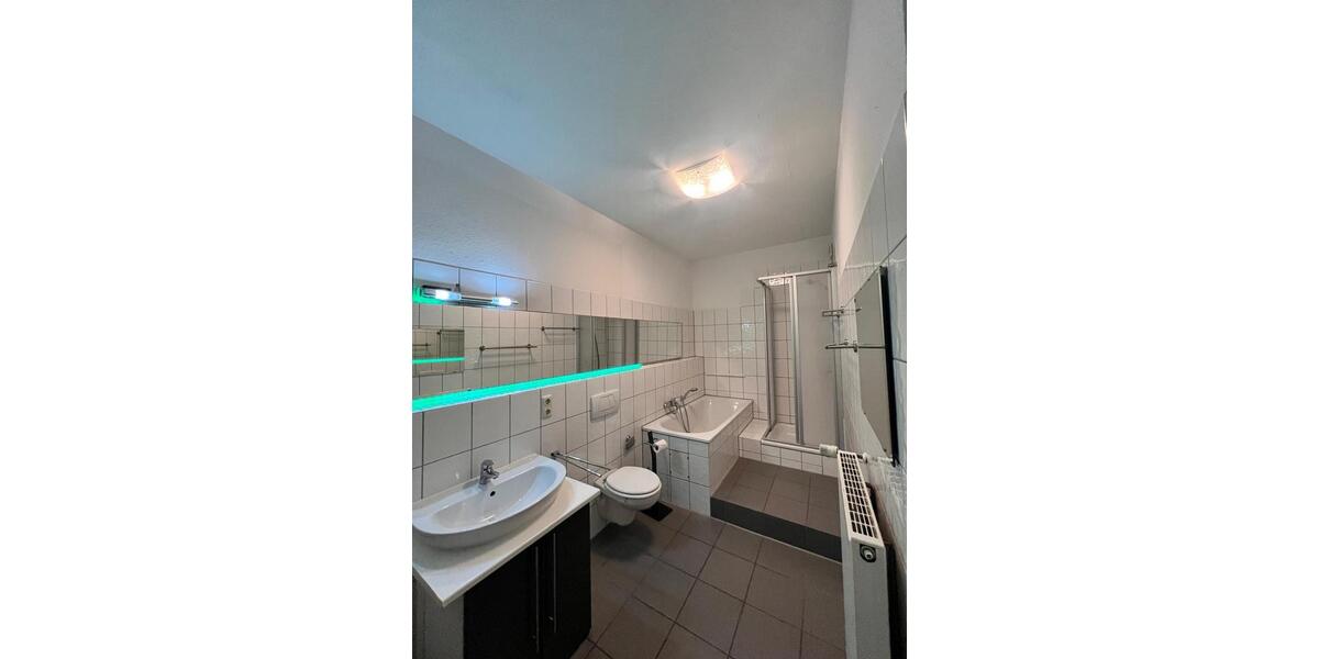 Etagenwohnung Solingen Aufderhöhe - 3 Zimmer, 100 m&sup2;, 1.250&euro; | Angebot:26262949