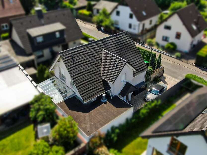 Haus zum Kaufen in Düsseldorf 1.390.000 € 164 m²