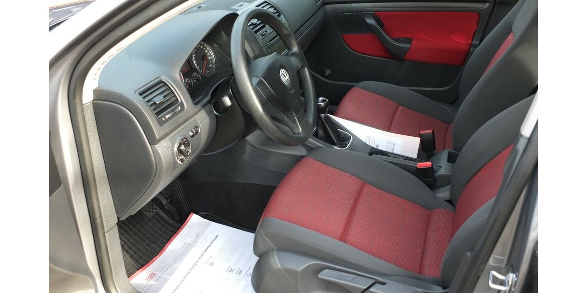 VW Golf TRENDLINE KLIMAAUTOMATIK 5-TÜRIG 132.115 km 4.904 € Köln 50858