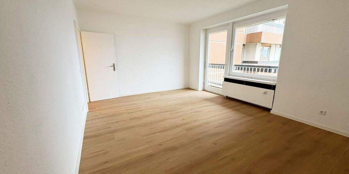 NEUES Bad* NEUER Boden* NEUES Wohngefühl* NEUE Einbauküche* 3 Zimmer + Balkon, Gäste-WC, Aufzug 3 zimmer