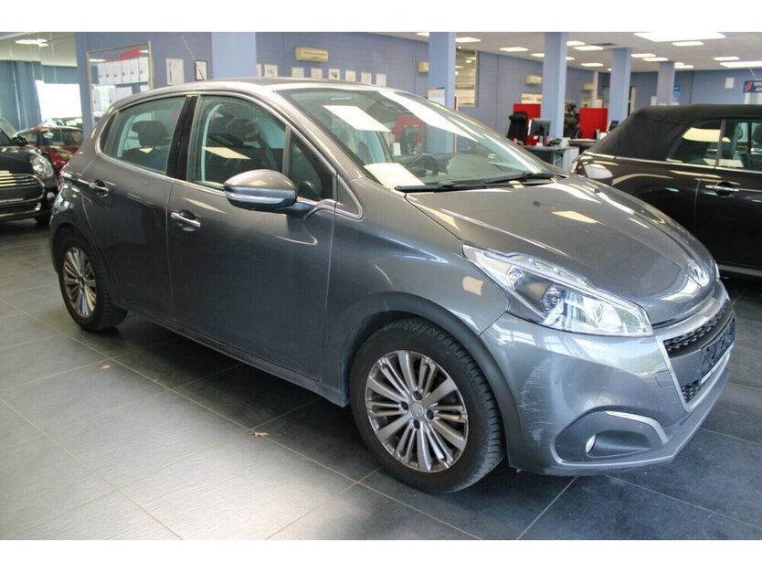 Peugeot 208 Blue-HDi 120 Allure 135.620 km 8.480 € Euskirchen 53881