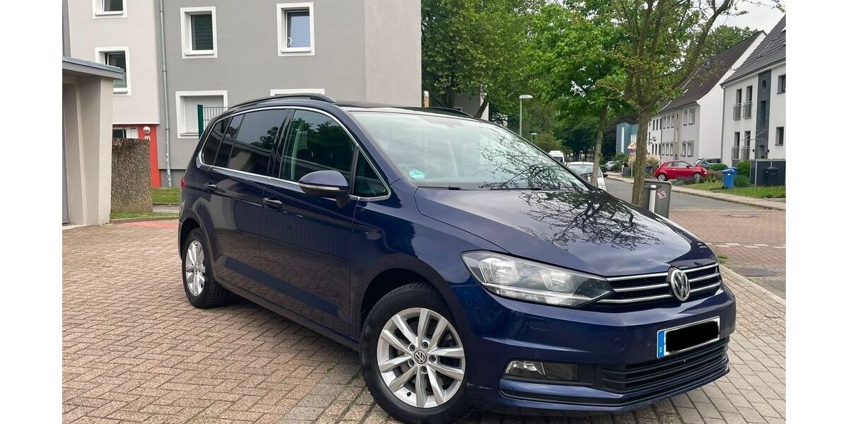 VW Touran 124.800 km 13.700 &euro; Troisdorf 53840