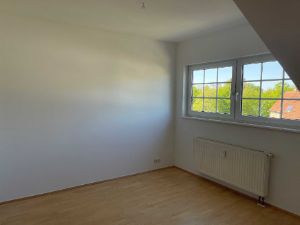 Im Herzen von Pützchen - Große 3-Zimmer-Wohnung mit Sonnenbalkon - Dachgeschoßwohnung Bonn Gielgen | Angebot:26289350